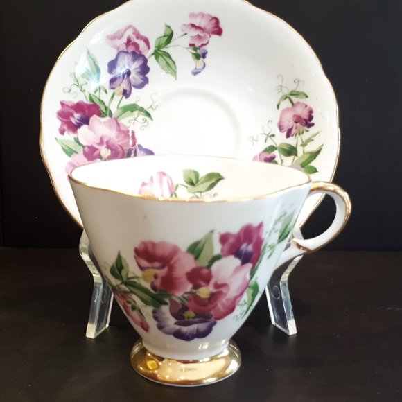 Windsor, Fine Bone China Floral Teacup And Saucer - Picture 1 of 8